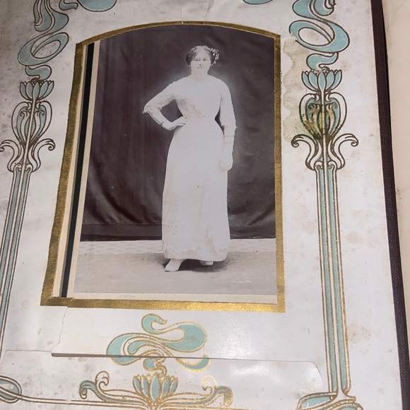 Antique Velvet Photo Album With Many Cabinet Cards 1800's/Early 1900's - Picture 13 of 17